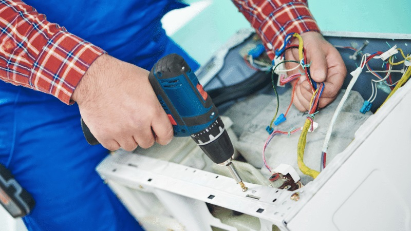 Zeytinburnu İndesit İndesit çamaşır makinesi kart tamiri – Su almama arızası orijinal parça ile giderildi. - Teknik servis örneği